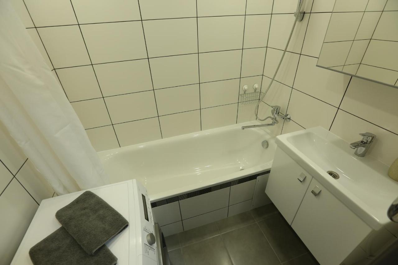 Comfy 2 Room Apartment - Free Parking - 350Mbps Wifi - Netflix Каунас Екстер'єр фото